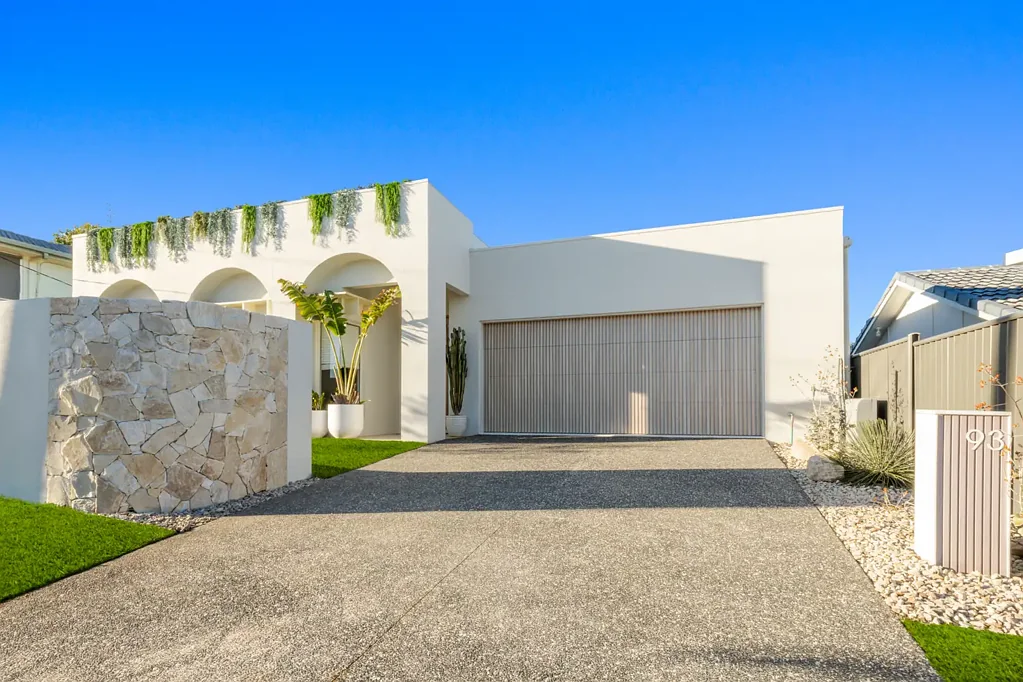 93 Palm Dr, Mooloolaba, QLD 4557