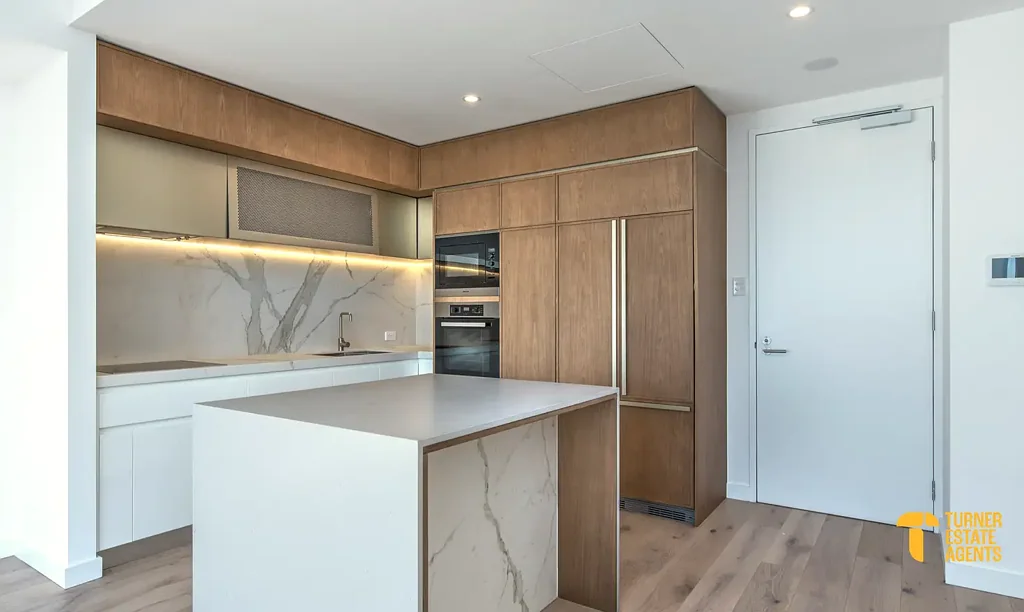 Mount Pleasant 1Kwarto Luxury Living with Sweeping Views in Cirque Apartments