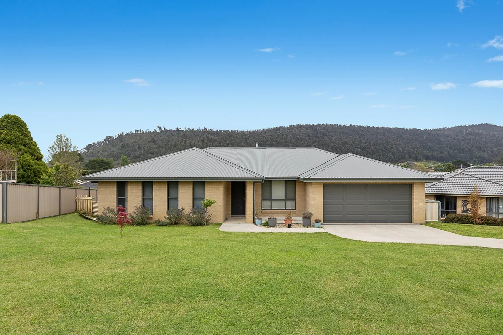 17 Henderson Place, Lithgow, NSW 2790