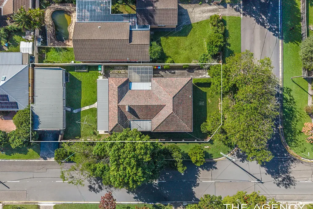 Frenchs Forest 812sqm拐角地块 朝北阳光 背靠国家公园 新区规划潜力 高需求低供应 Prime Development Opportunity in High Demand Suburb