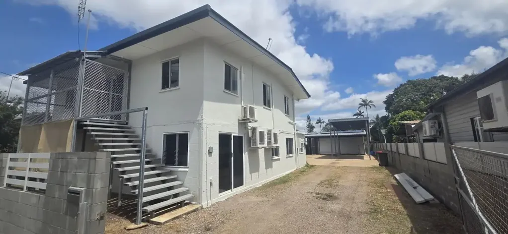 Ingham 7ਬੈੱਡਰੂਮ FLEXIBLE TWO-LEVEL LIVING WITH EXTENSIVE STORAGE IN INGHAM!