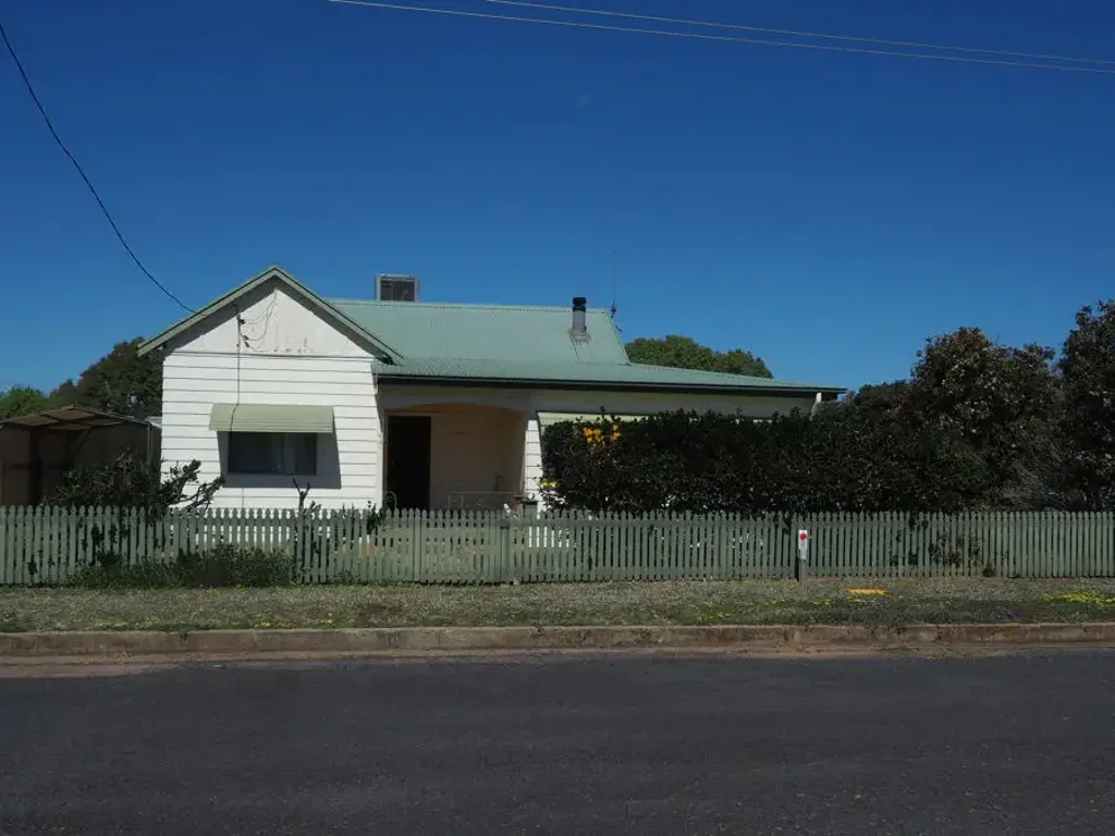 Bingara 3Kwarto Corner Block in Great Location