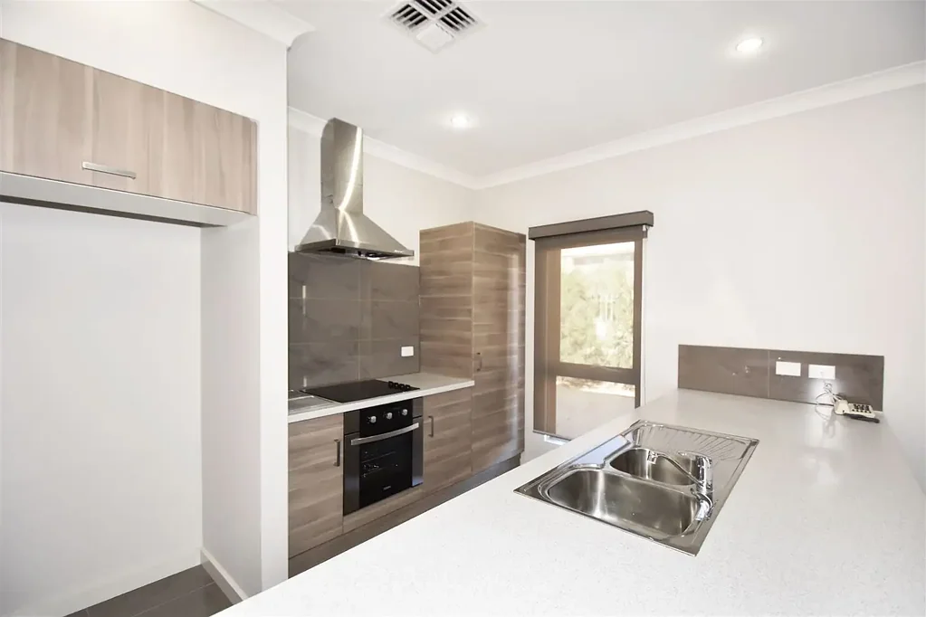 2/54 Irrampenye Street, Mount Johns, NT 874
