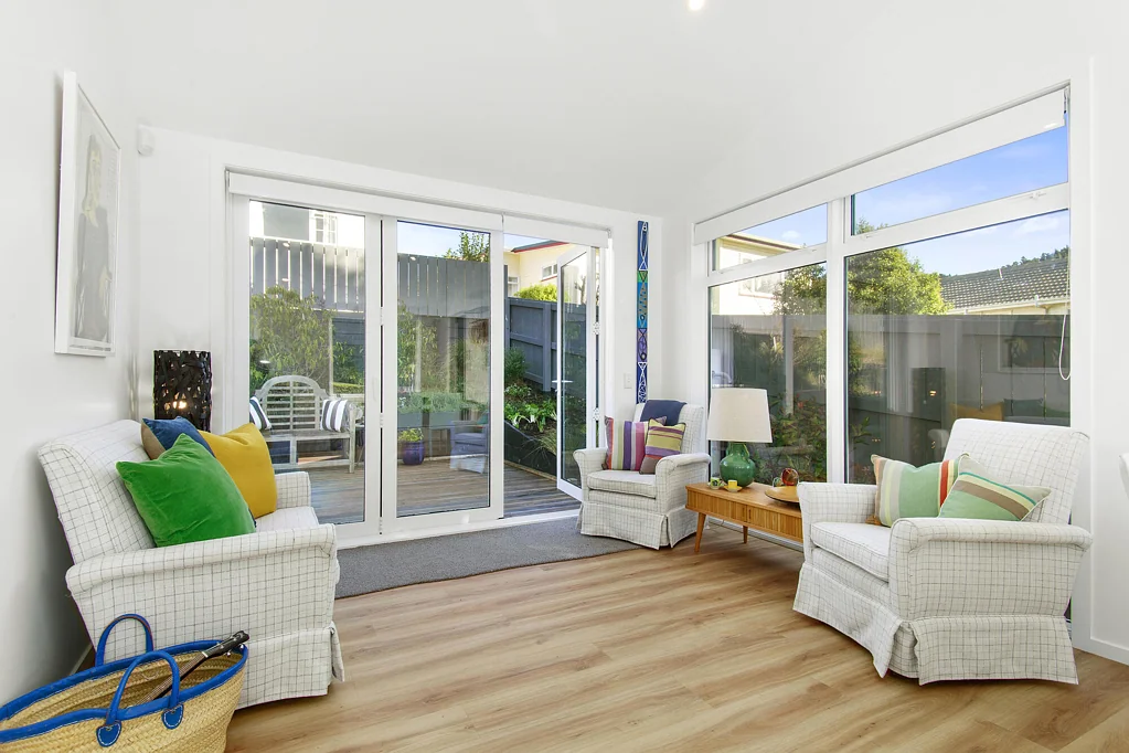 Tawa 2 Bedroom As New & Ready for You!