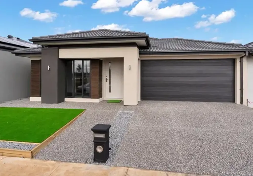 BRAND NEW BUILD IN MAMBOURIN