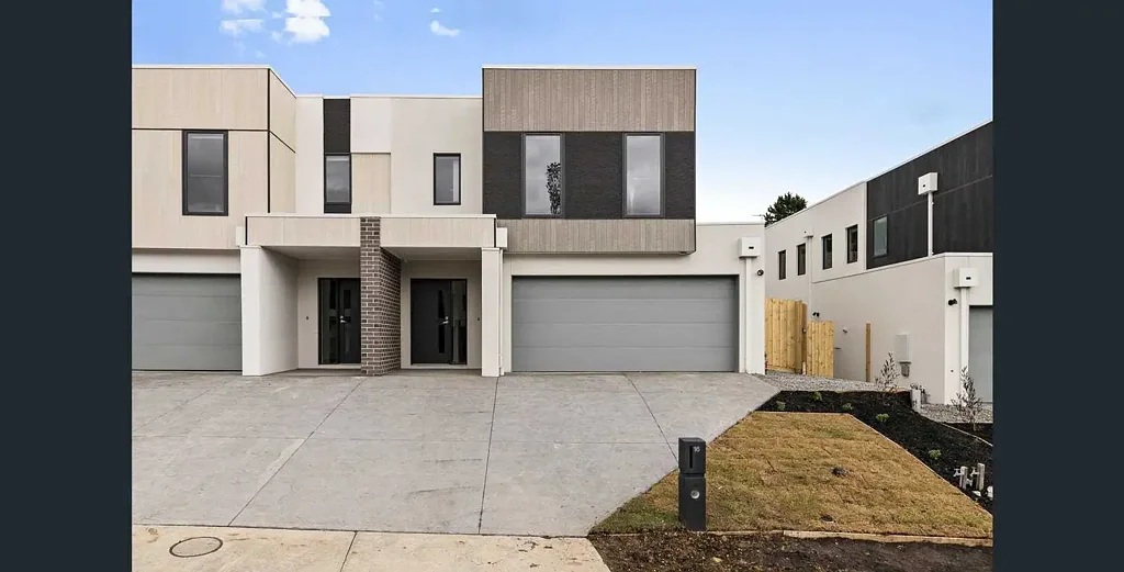 Stunning, Executive Townhouse
