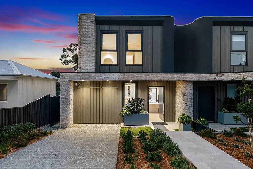 Little Bay 5Moenga Luxury Family Living with Exceptional Craftsmanship and Designer Finishes On 462m2 (approx.) of Land