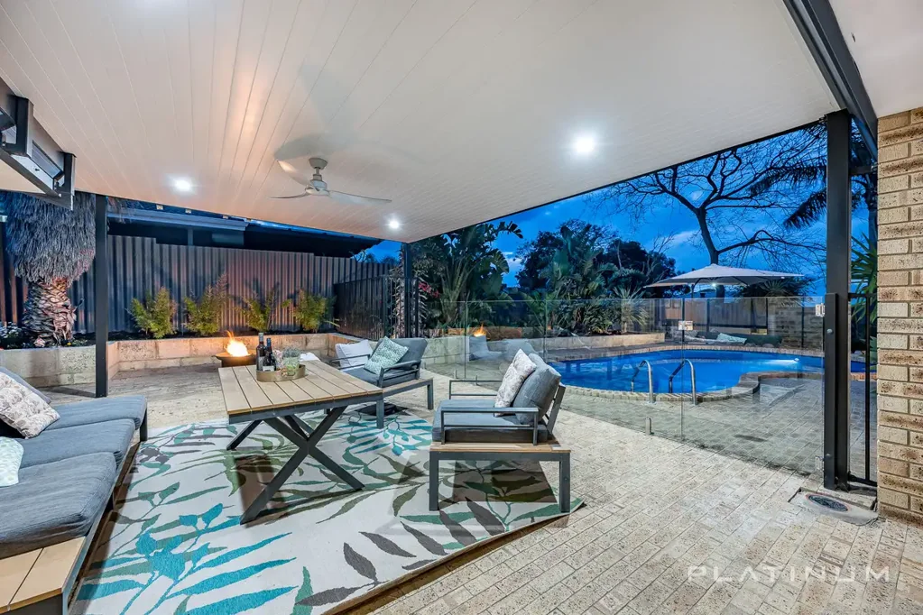 Craigie 4ห้องนอน Family living with Poolside Entertaining!