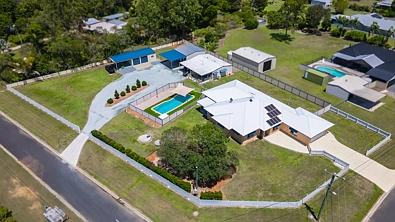 Upper Caboolture 5房 双重居住的田园生活，额外设施一应俱全 Dual Living Acreage Lifestyle with All The Extras