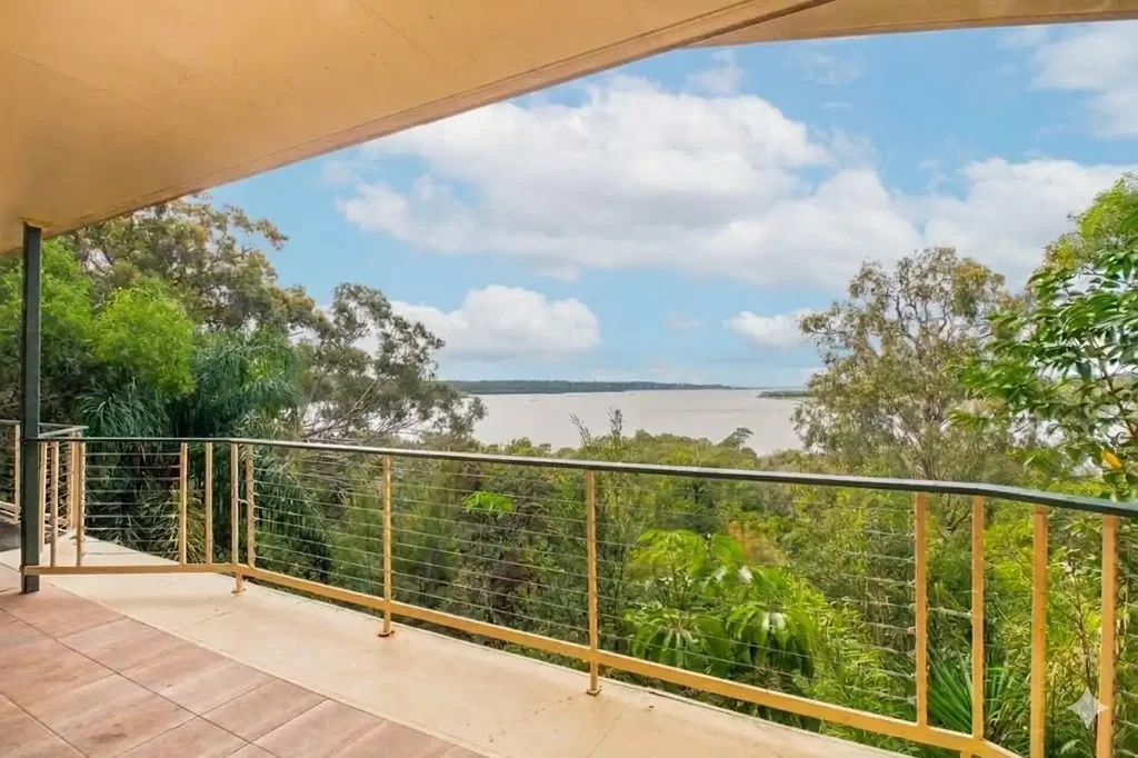Macleay Island 3 Bedroom WATERFRONT HOME – STUNNING VIEWS – $799,950