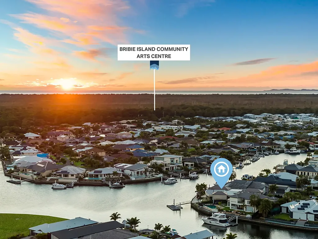 Banksia Beach 4房 “无敌滨水雅致，广阔北向视野” Unmatched Waterfront Elegance with Expansive Northerly Views