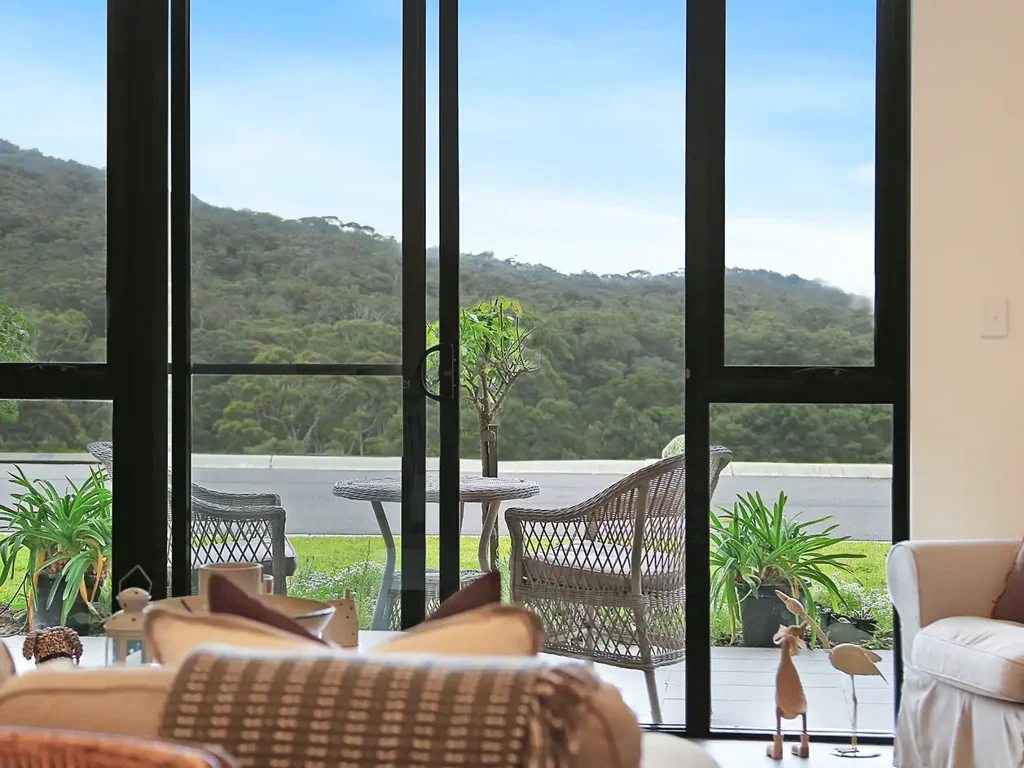 Bowral 3 Slaapkamer Enjoy penthouse style luxury, breathtaking views, serene, and low-maintenance living. All at an affordable price. Your time is valuable to enjoy.
