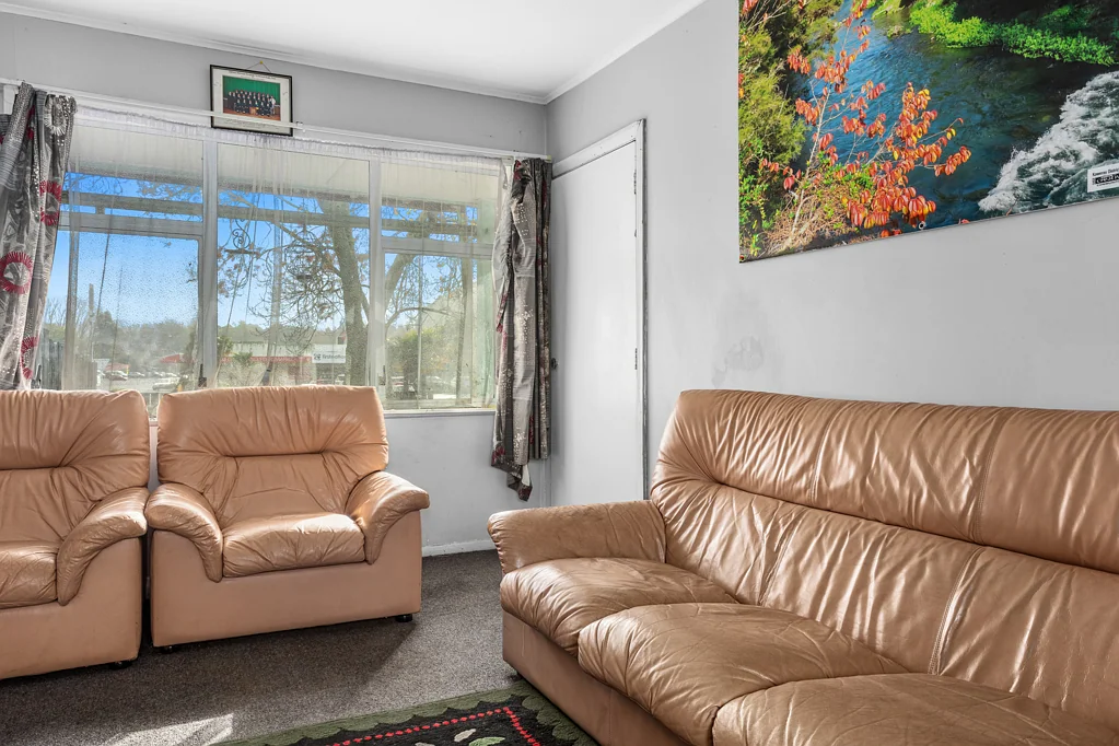 Kawerau 3部屋 Family sells up their rentals - 76 & 78