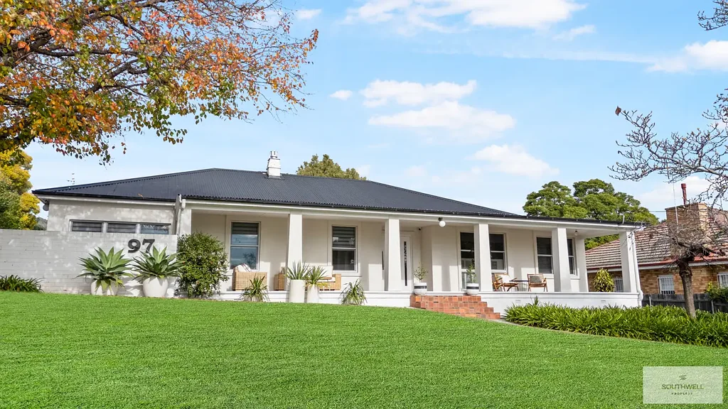 East Tamworth 4部屋 Luxe Family Retreat with Pool and Tennis Court