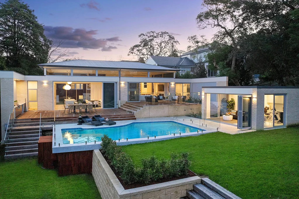 Killara 5침실 Embrace the Killara lifestyle with this newly extended home of definitive luxury