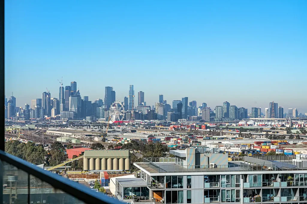 Footscray 2 Bedroom 2-Bed Plus Study With Stunning Bay View!