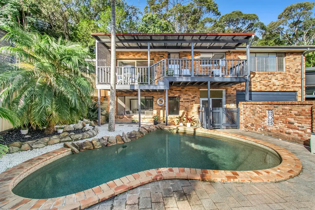 North Narrabeen 5कमरा Spacious Family Living with Pool & Leafy Outlooks