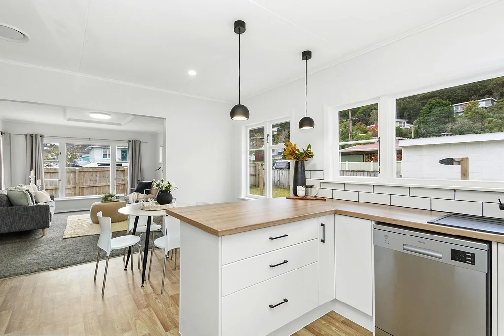 Wainuiomata 3房  Contemporary Comfort, Corner Section