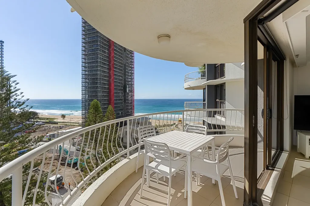 Surfers Paradise 2 Bedroom North Facing Beachside Bliss in Acapulco