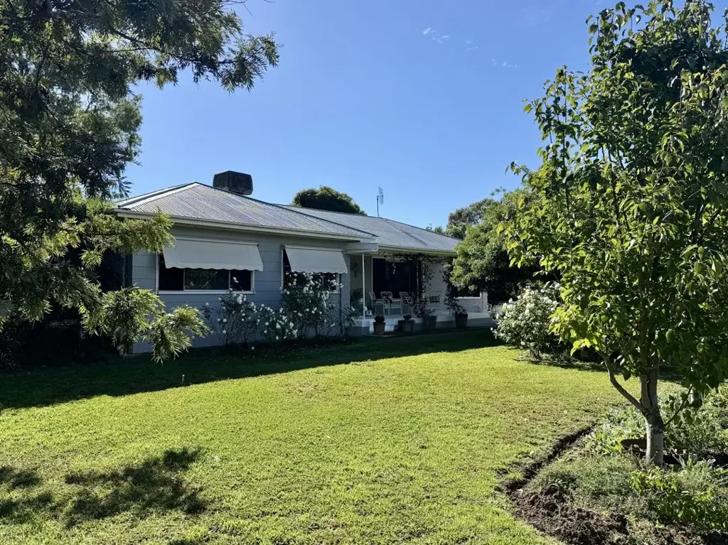 Moree 4कमरा Charming Greenbah Cottage with Modern Touches & Farm Views