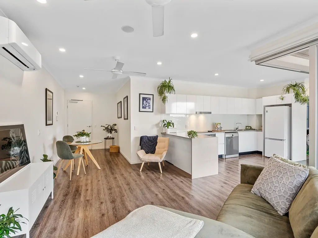 Cannon Hill 1房 宽敞open-plan布局 自然采光充沛 现代厨房石台面 学区房便利交通 低维护精简设计 SPACIOUS 1 BEDROOM UNIT IN THE HEART OF CANNON HILL