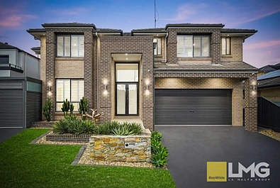 Casula 5 Slaapkamer Luxurious Family Living with Resort-Style Entertaining