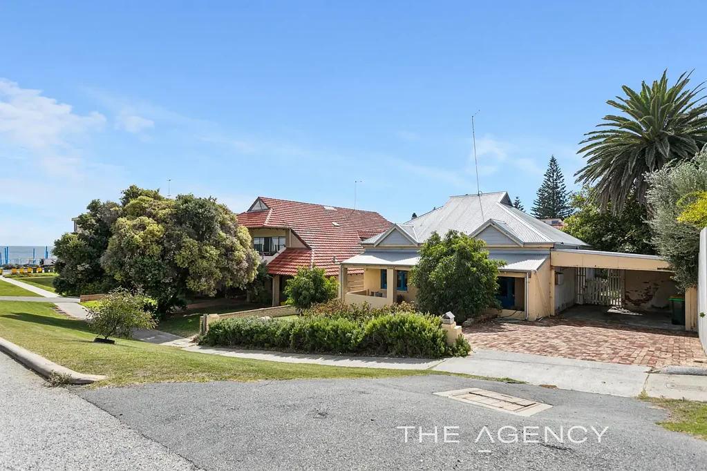 Cottesloe 3Kwarto OUTSTANDING BEACHSIDE OPPORTUNITY