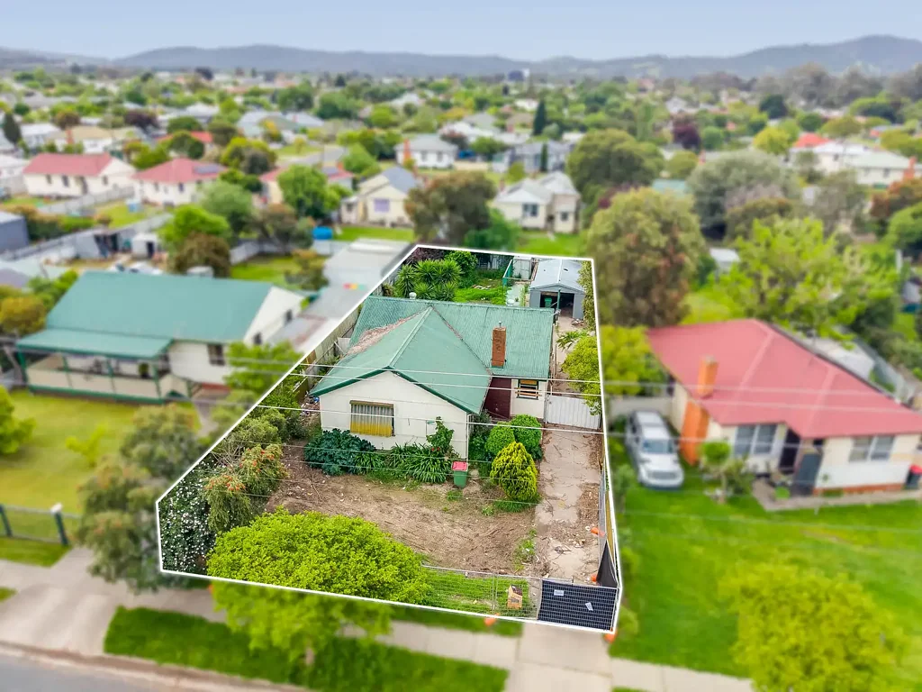 North Albury 3ਬੈੱਡਰੂਮ RENOVATOR'S DREAM - ROLL UP YOUR SLEEVES AND UNLOCK THE POTENTIAL!