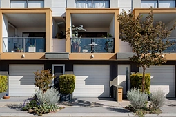 17 Steeplechase Avenue, St Clair