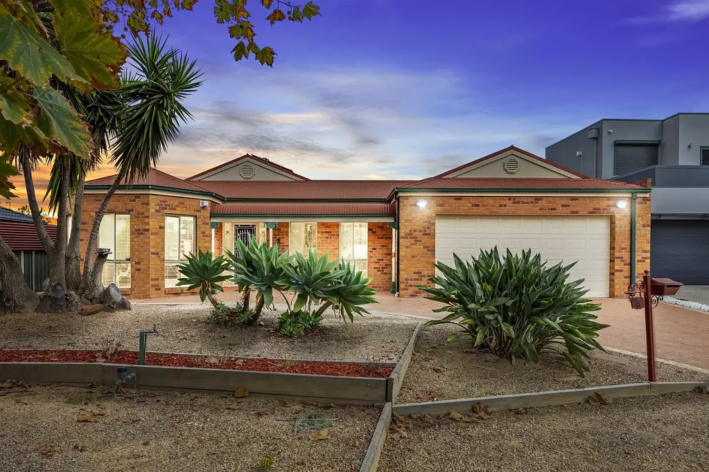 3 Hanson Court, Taylors Lakes, VIC 3038