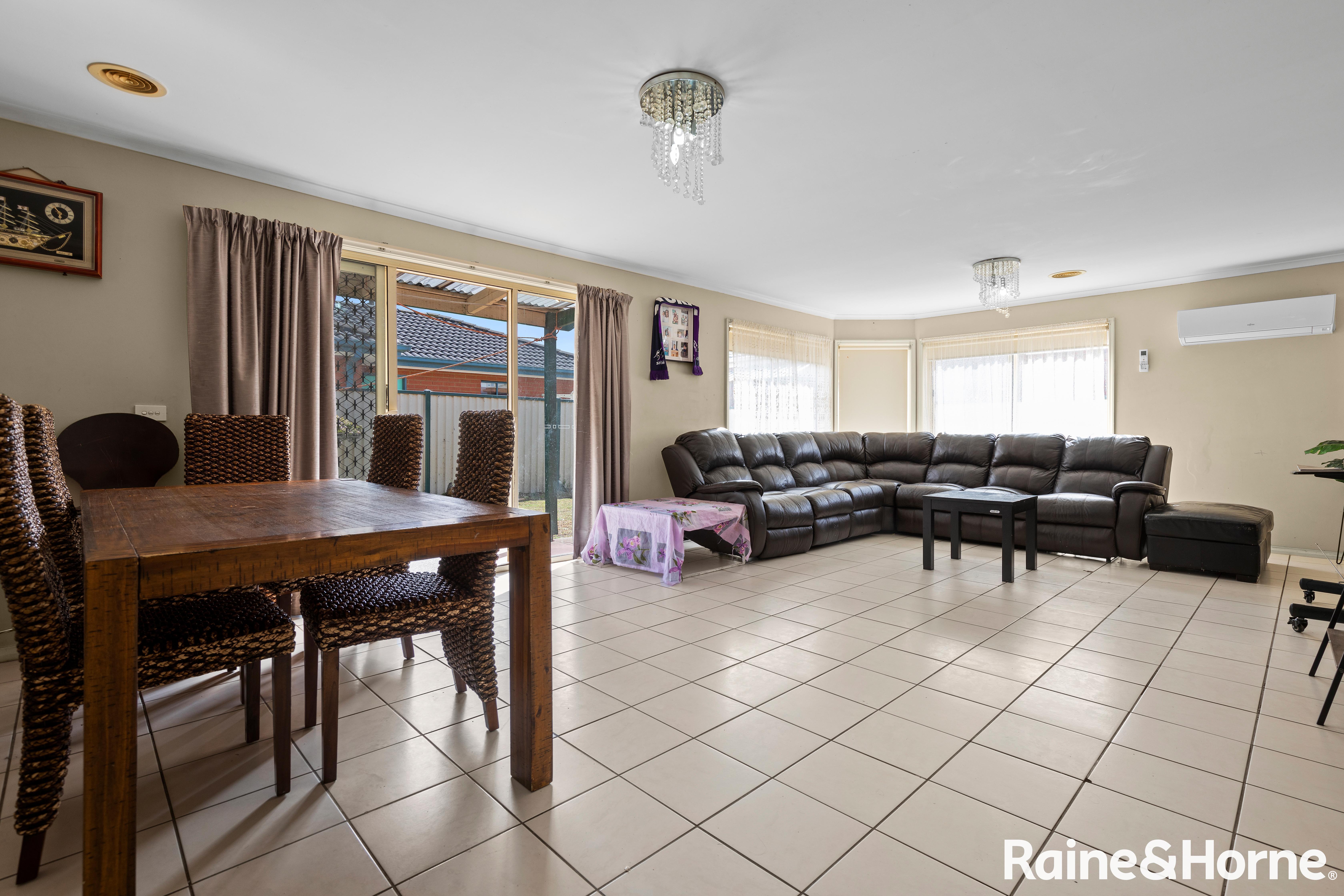 4 LACHLAN CR, ROXBURGH PARK VIC 3064, 0 habitaciones, 0 baños, House