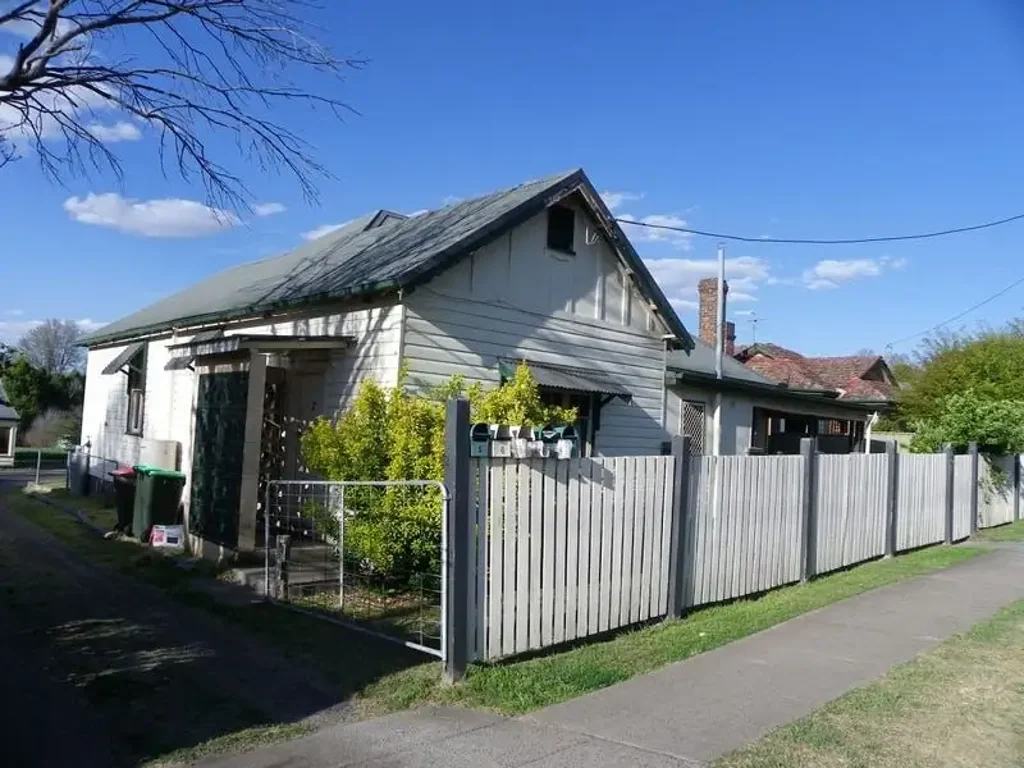 ONE BEDROOM WEATHERBOARD UNIT