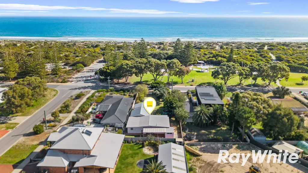 Golden Bay 3Habitaciones Coastal Character on a Huge 950m2 Block