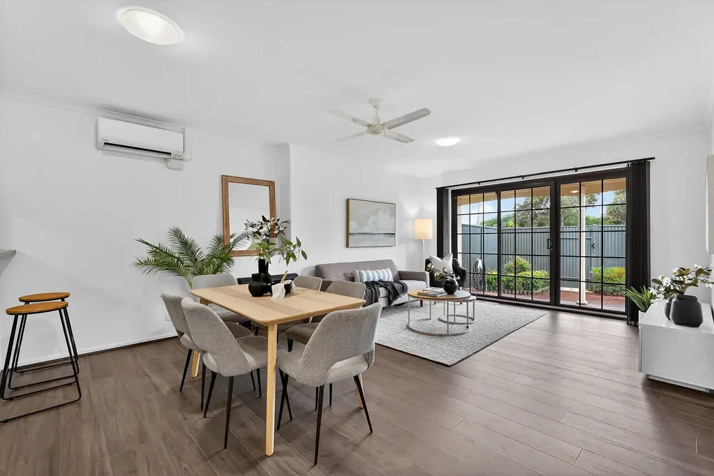 West Lakes 2部屋 Stylish Fully Renovated Lakeside Living in a Prime West Lakes Position