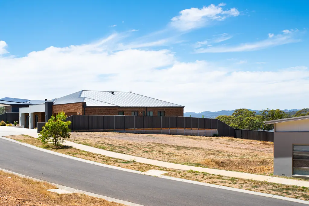 Mckenzie Hill Terrific titled land - 840m2 on McKenzie Way.