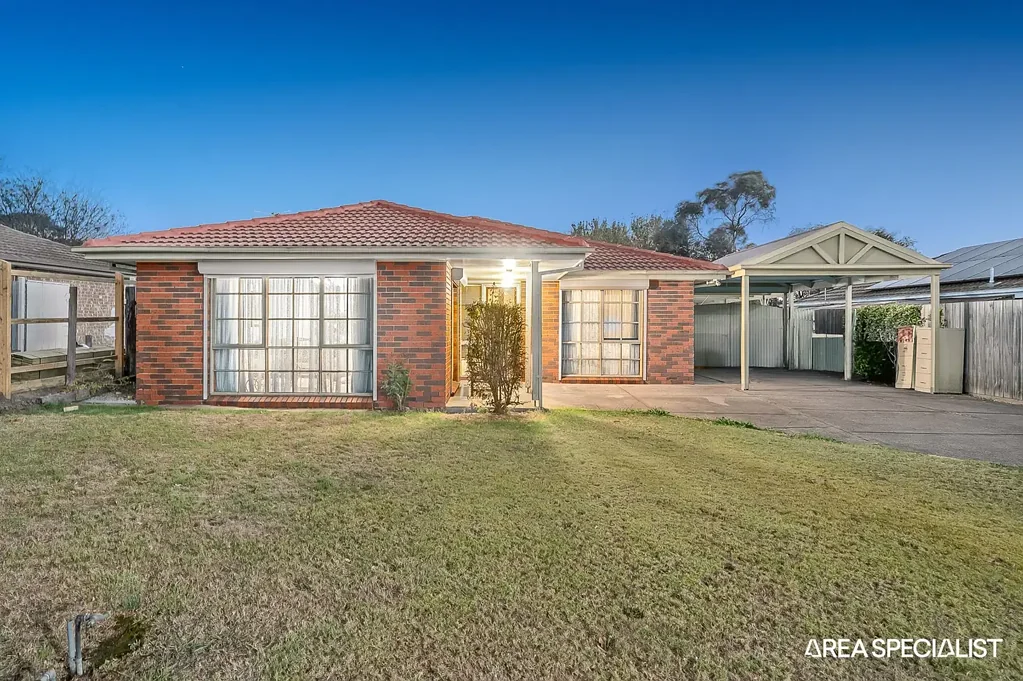 Cranbourne North 4ห้องนอน Stylish Family Home Offering Space, Comfort & Modern Living!