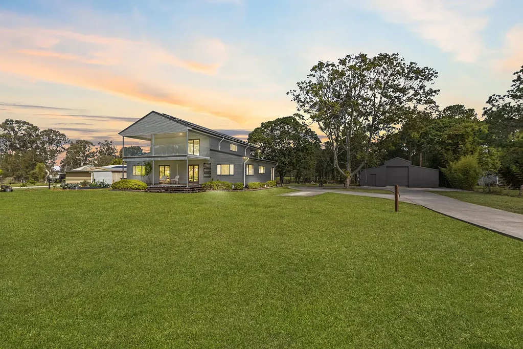 Caboolture 5房 占地 1.01 公顷的独特农地物业 A Unique Acreage Property on 1.01 Hectares