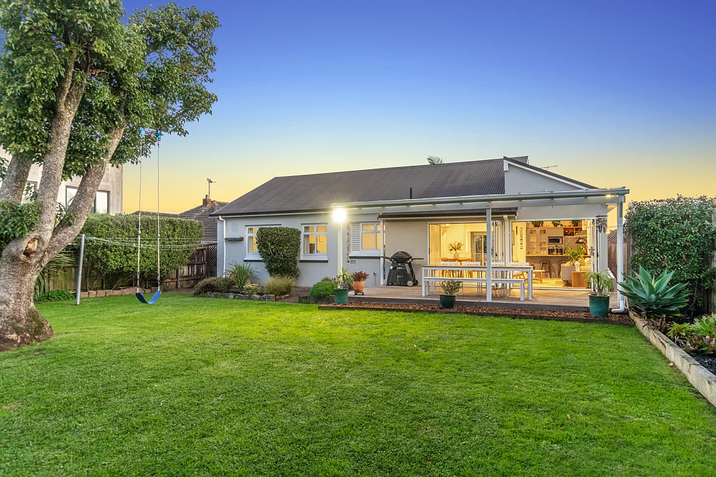 One Tree Hill 4 Bedroom A Modernised 1940's Family Gem is ready for you!