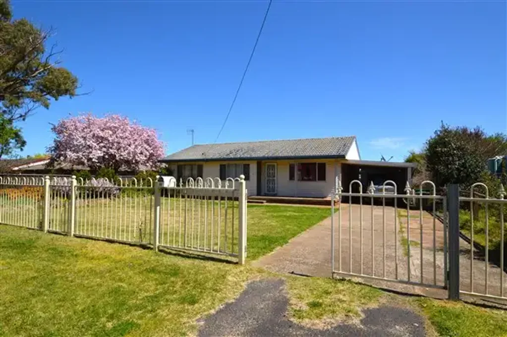 16 Marne Street, Guyra, NSW 2365