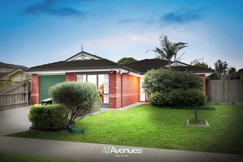 Narre Warren South 4कमरा SPACIOUS HOME WITH 3 LIVINGS