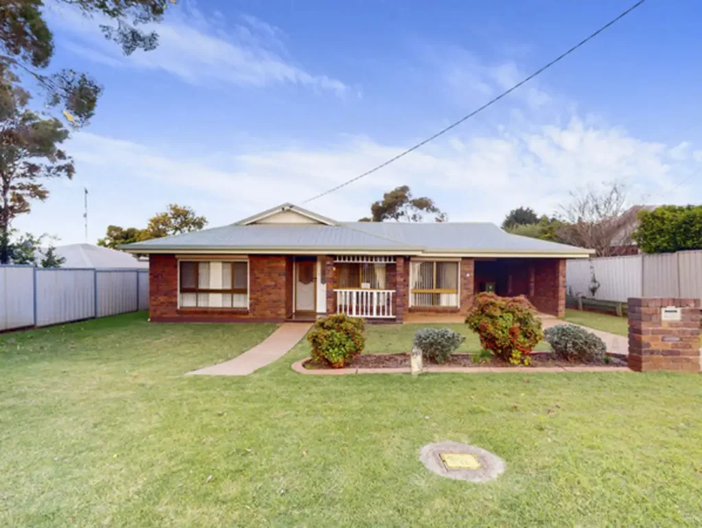 4 Whalan Court, Kearneys Spring, QLD 4350