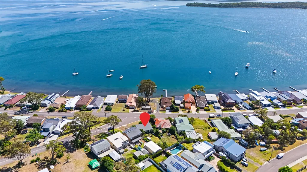 Sunshine 2બેડરૂમ Lakeside Charm with Stunning Views