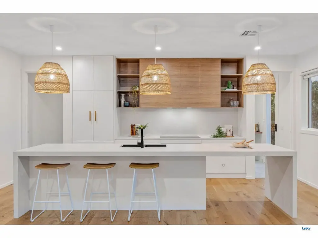 Torquay 5ห้องนอน Prime Torquay Location – Contemporary Lock-Up-and-Leave Convenience