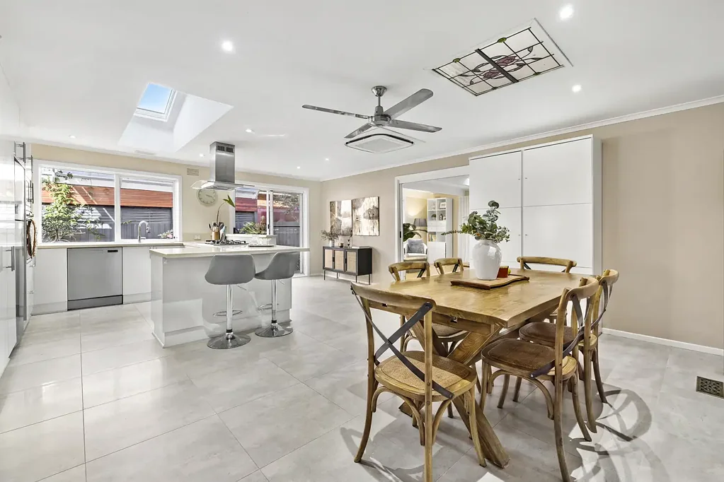 Wheelers Hill 4Moenga Elegant Family Living in The Golden Mile