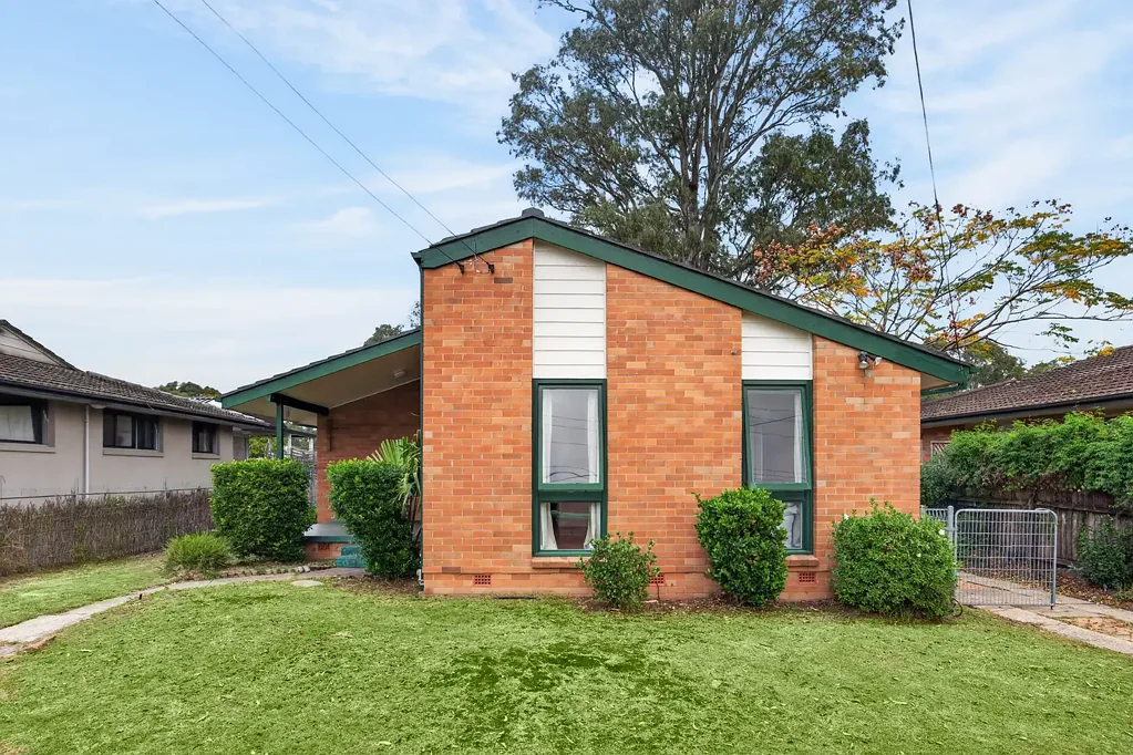 Holsworthy 3Kwarto Endless Opportunity on a 562.8 sqm Block with 16m Frontage