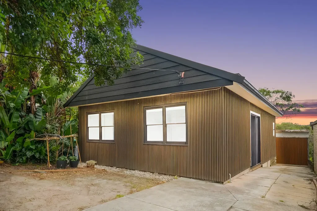 Padstow Heights 2Zimmer Oversized waterfront property offers vast potential