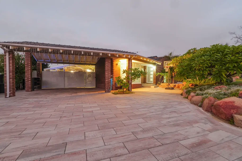 BEAUTIFUL FAMILY HOME + POOL!