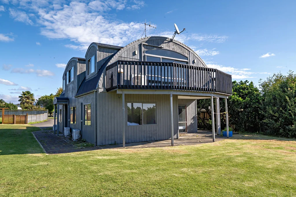 Opotiki and Surrounds 4Zimmer Supersized Family Living