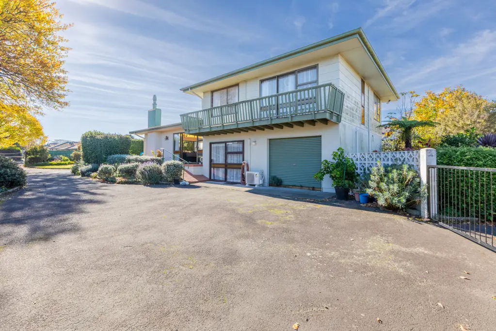 Waipukurau and Surrounds 4ਬੈੱਡਰੂਮ Your new happy place! Hilltop home with potential