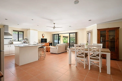 23 Julienne Street, Southside, QLD 4570, 4 slaapkamers, 2 badkamers, House